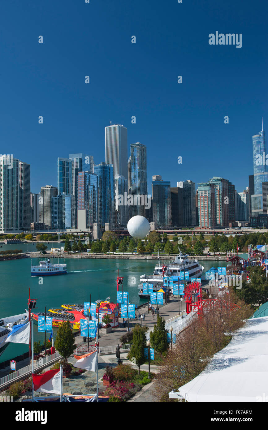 NAVY PIER SKYLINE VON DOWNTOWN LAKE MICHIGAN CHICAGO ILLINOIS USA Stockfoto