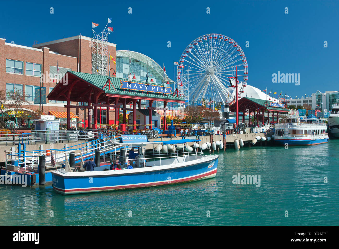 NAVY PIER SKYLINE VON DOWNTOWN LAKE MICHIGAN CHICAGO ILLINOIS USA Stockfoto