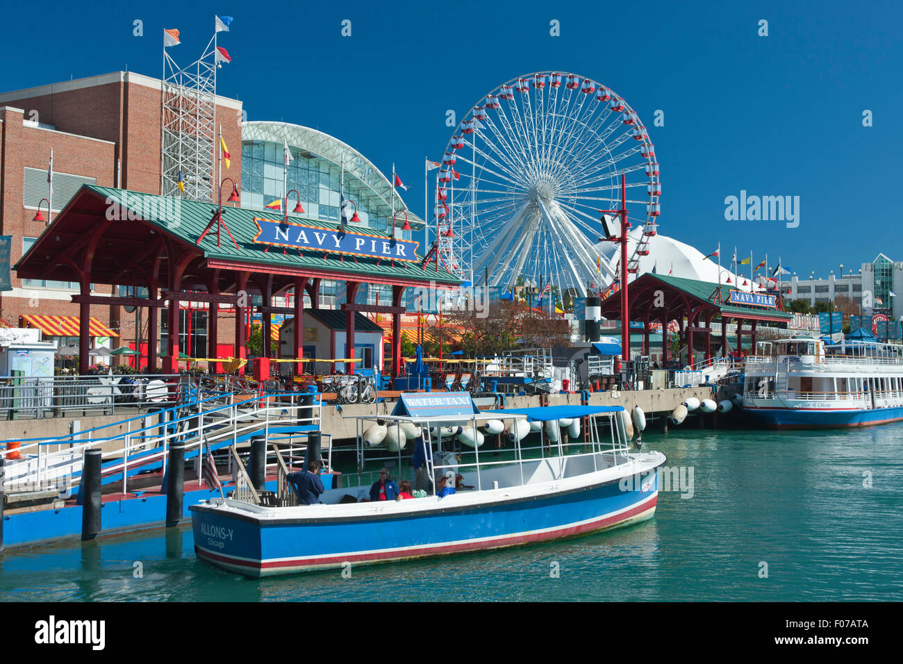NAVY PIER SKYLINE VON DOWNTOWN LAKE MICHIGAN CHICAGO ILLINOIS USA Stockfoto
