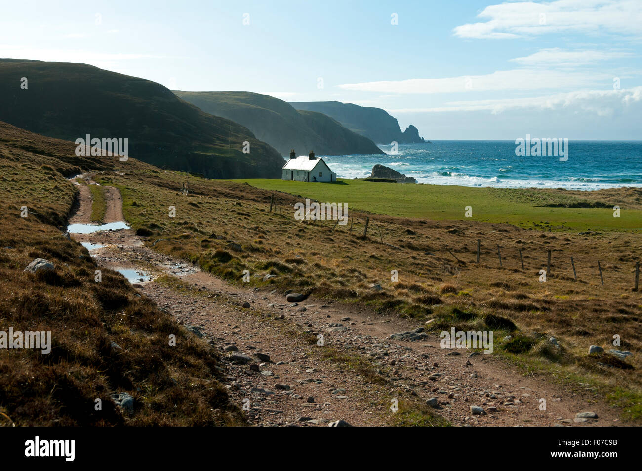 Die Strecke nähert sich Kearvaig Bothy an der Kearvaig Bucht, an der Nordküste östlich von Cape Wrath, Sutherland, Schottland, UK. Stockfoto