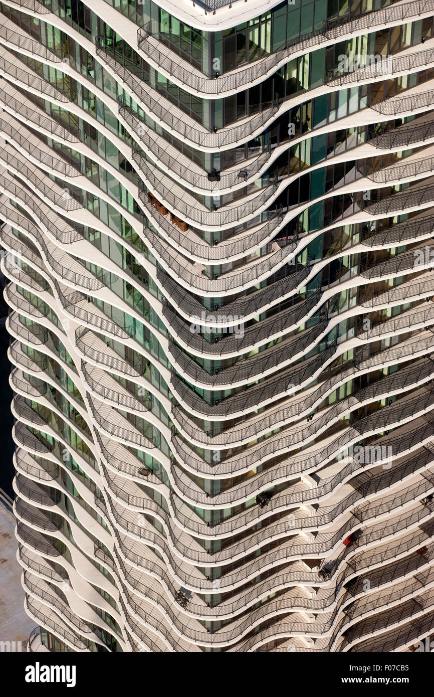 AQUA TOWER WOLKENKRATZER (© JEANNE GANG 2009) SEEUFER ÖSTLICH VON MID AMERICA CLUB IM ZENTRUM VON AON CENTER CHICAGO ILLINOIS USA Stockfoto