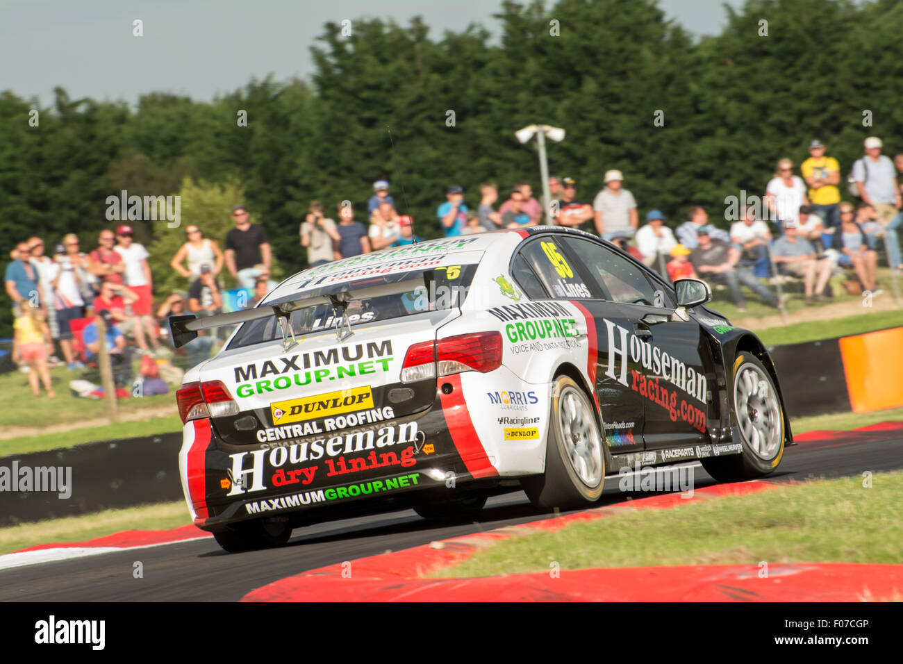Norwich, Vereinigtes Königreich. 9. August 2015. Stewart Linien und Houseman Racing Toyota Avensis Laufwerke während der Dunlop MSA British Touring Car Championship in Snetterton Circuit am 9. August 2015 in NORWICH, NORFOLK, Großbritannien (Foto: Gergo Toth Fotografie / Alamy Live News) Credit: Gergo Toth/Alamy Live News Stockfoto