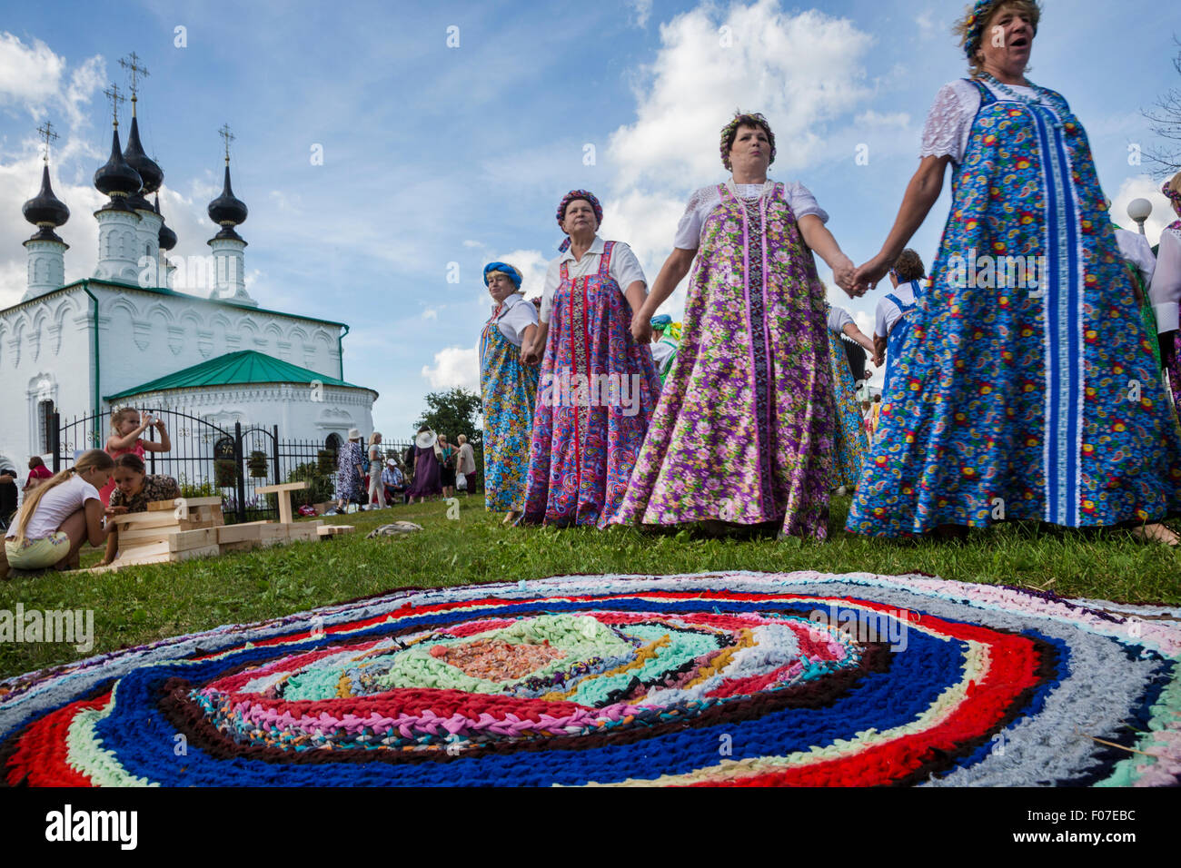 Susdal, Russland. 8. August 2015. Mittelalterliche russische Stadt Susdal in der Vladimir Region feiert das Stadtfest mit Volksfesten, Russland Stockfoto
