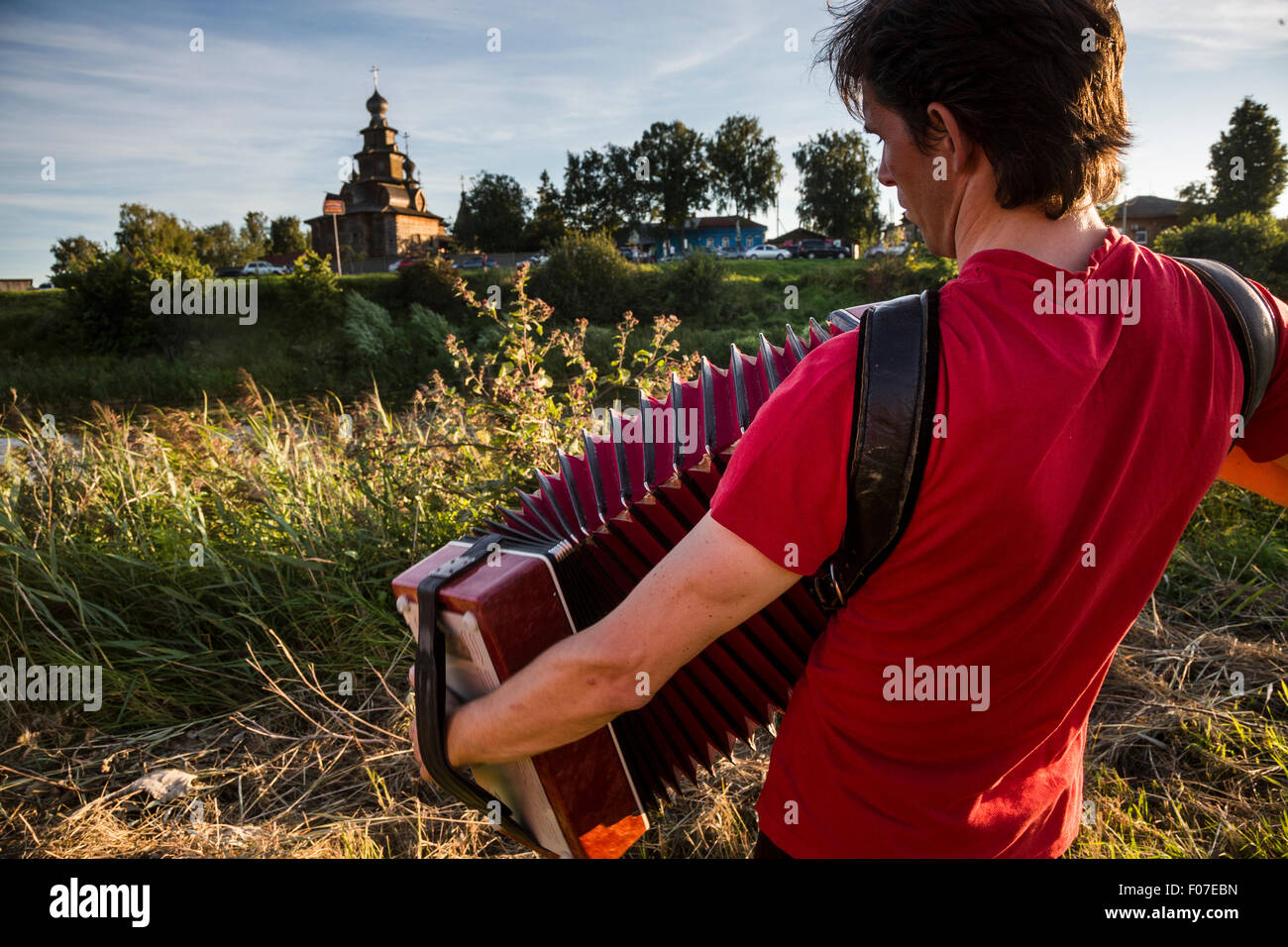 Susdal, Russland. 8. August 2015. Mittelalterliche russische Stadt Susdal in der Vladimir Region feiert das Stadtfest mit Volksfesten, Russland Credit: Nikolay Vinokurov/Alamy Live News Stockfoto