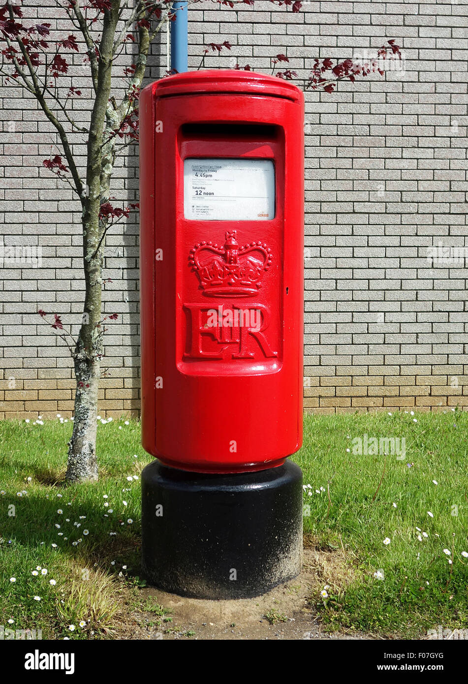 Einen roten englischen Briefkasten Stockfoto