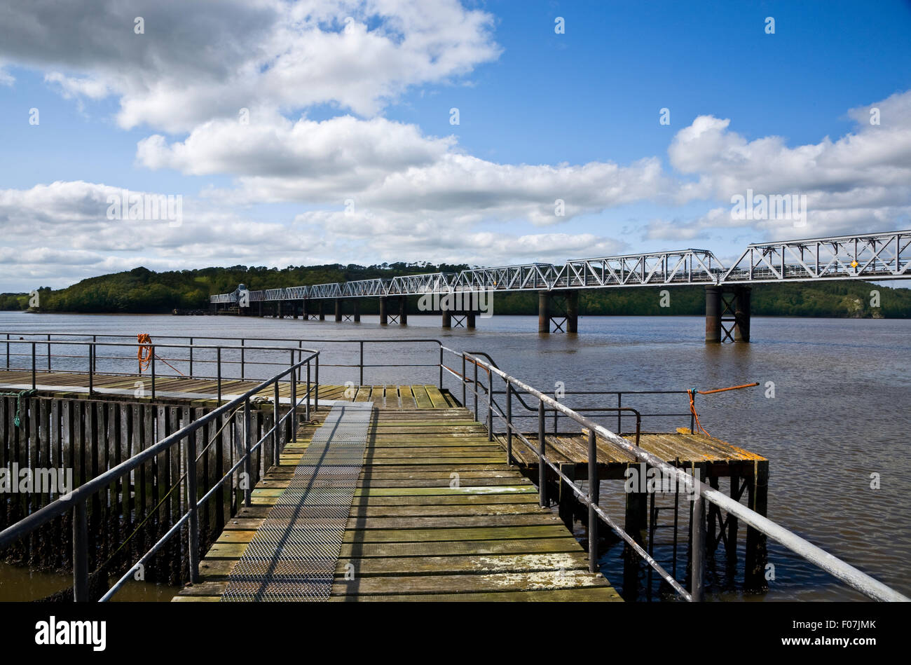 Stahl-Eisenbahnbrücke über den River Barrow zum Kraftwerk Great Island, (längste Brücke im Süden von Irland), County Wexford Stockfoto