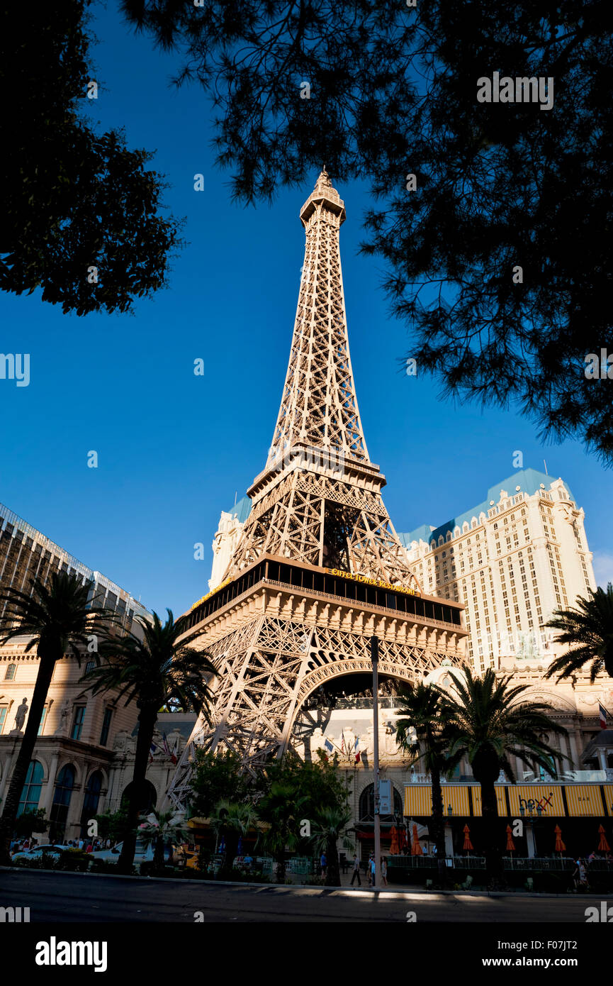 Paris Las Vegas ist ein Französisch-Casino Themenhotel mit Halbformat Eiffel Turm befindet sich auf dem Strip Stockfoto