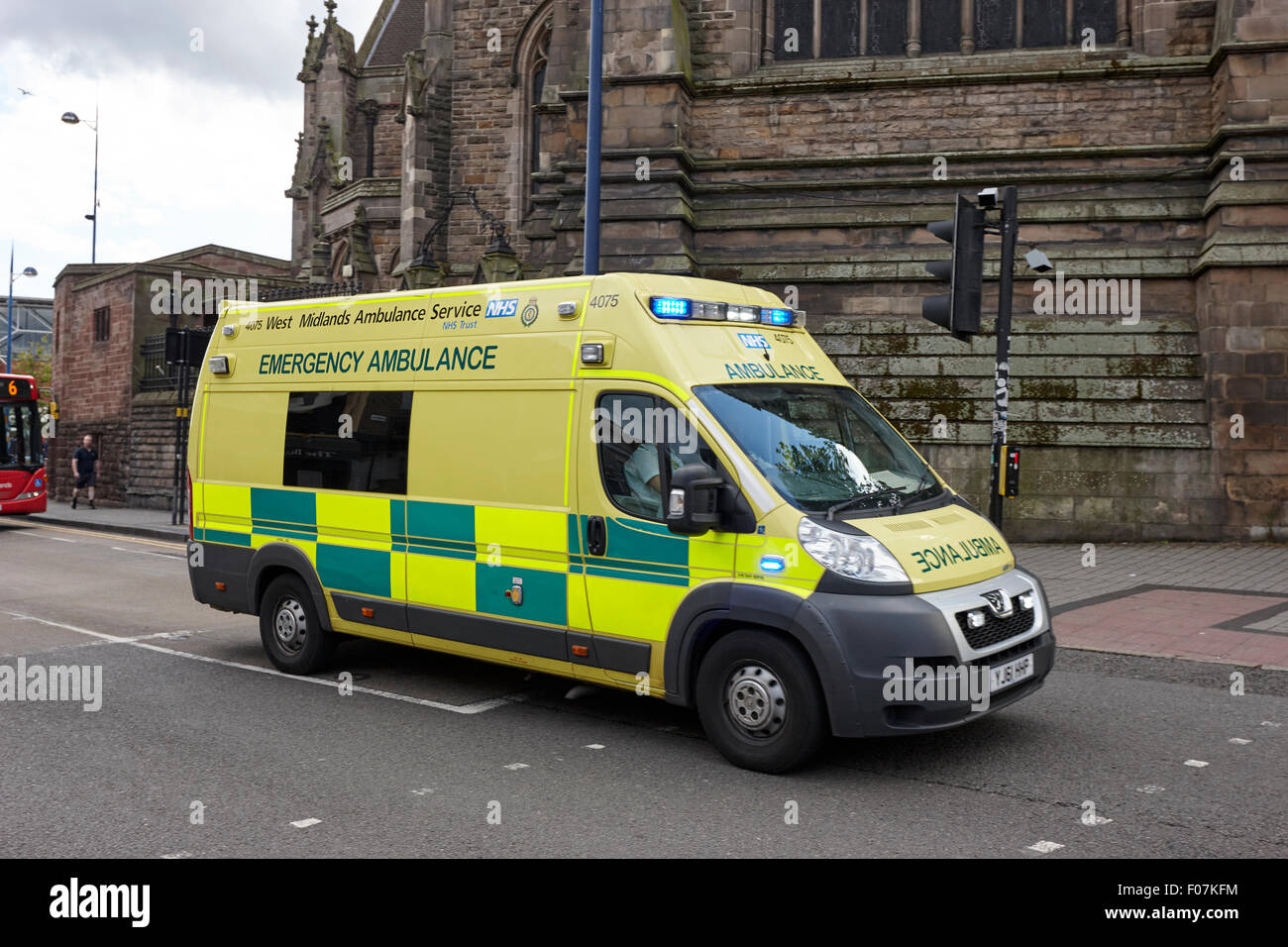 Westmidlands Krankenwagen-Service Rettungswagen auf Abruf Birmingham, UK Stockfoto