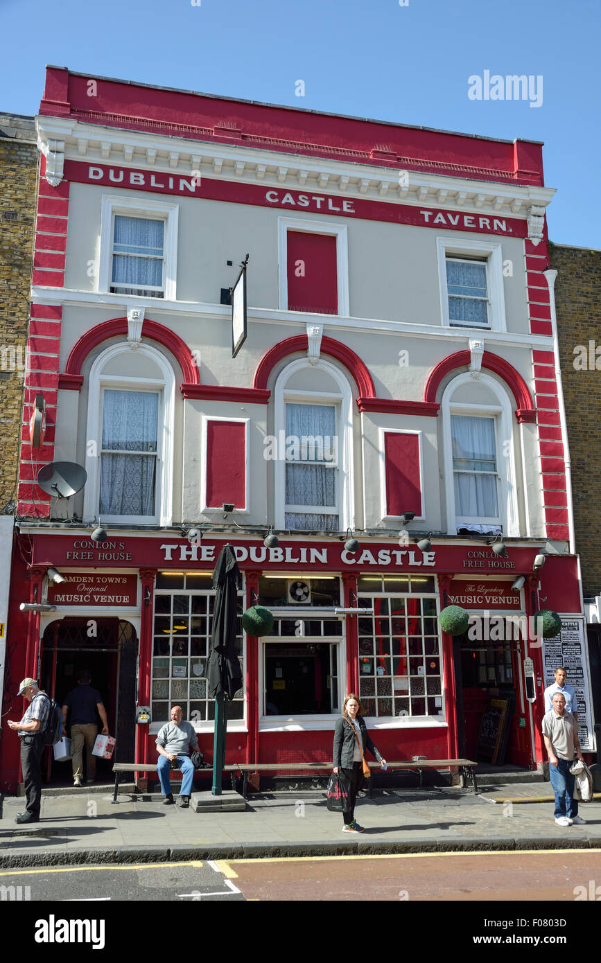 Die Dubliner Schloss Taverne, Parkway, Camden Town, Londoner Stadtteil Camden, Greater London, England, Vereinigtes Königreich Stockfoto