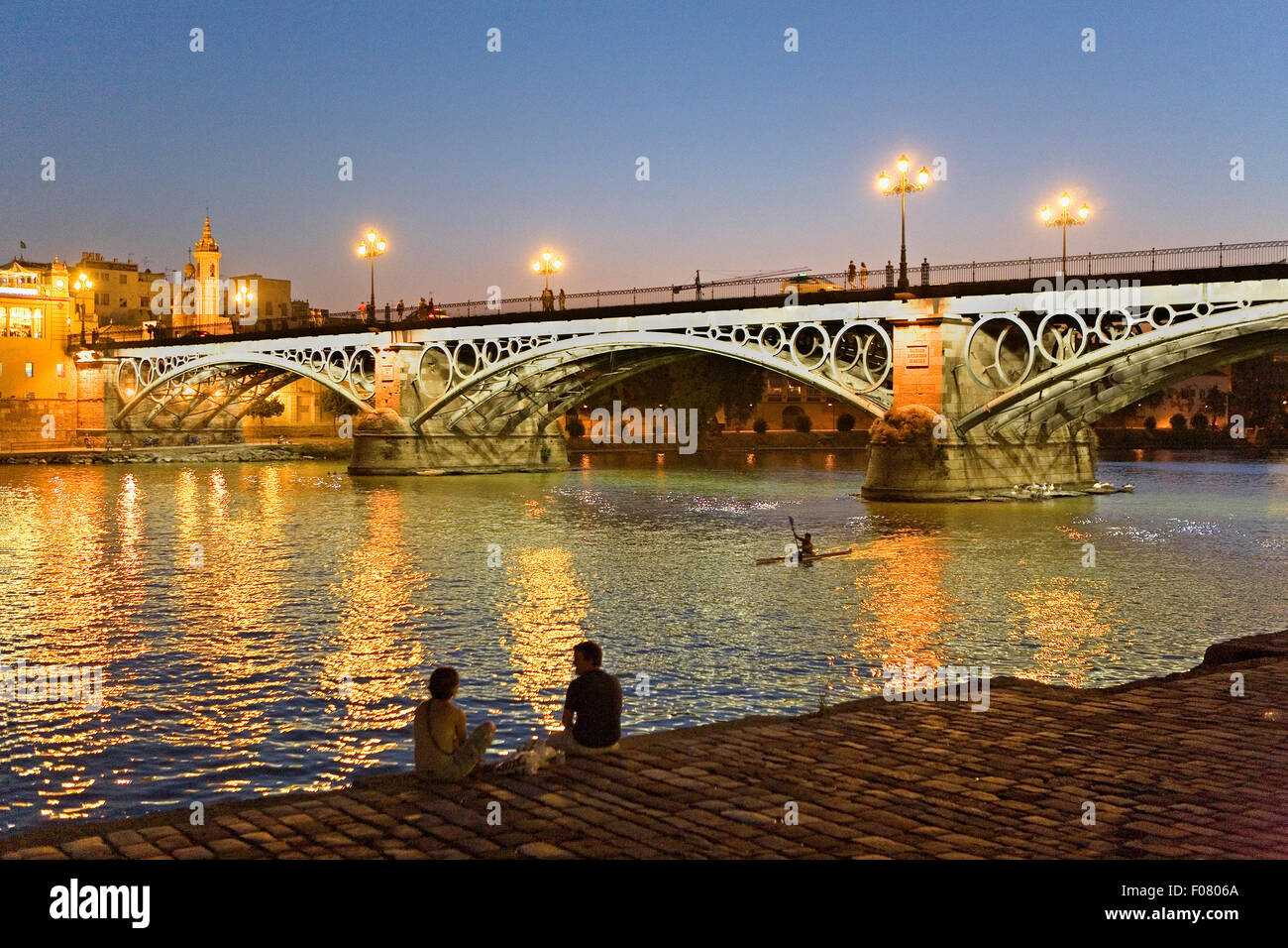 Isabel II Brücke oder Triana-Brücke. Des Flusses Guadalquivir. Sevilla, Andalusien, Spanien. Stockfoto