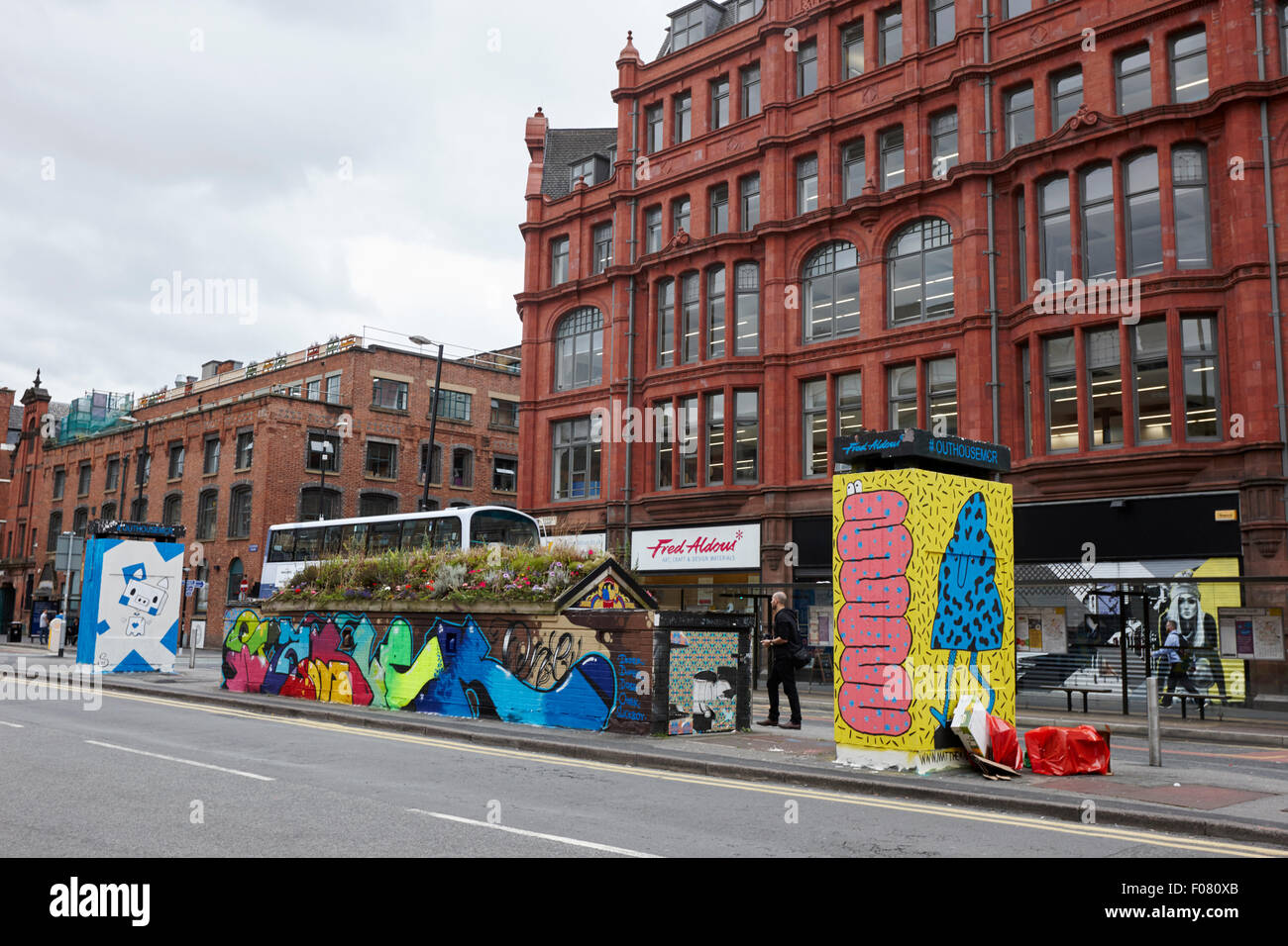 Graffiti und street-Art in Stevenson Platz nördlichen Viertel Manchester uk Stockfoto