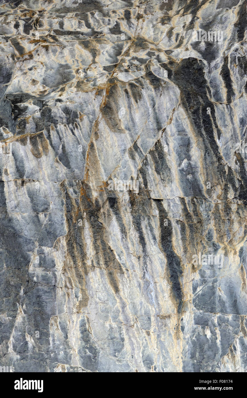 Vielfarbige Felsen bilden die nordwestlichen Klippen von Hirta.  Hirta, St Kilda, Schottland, Großbritannien. 15 Jul 08 Stockfoto