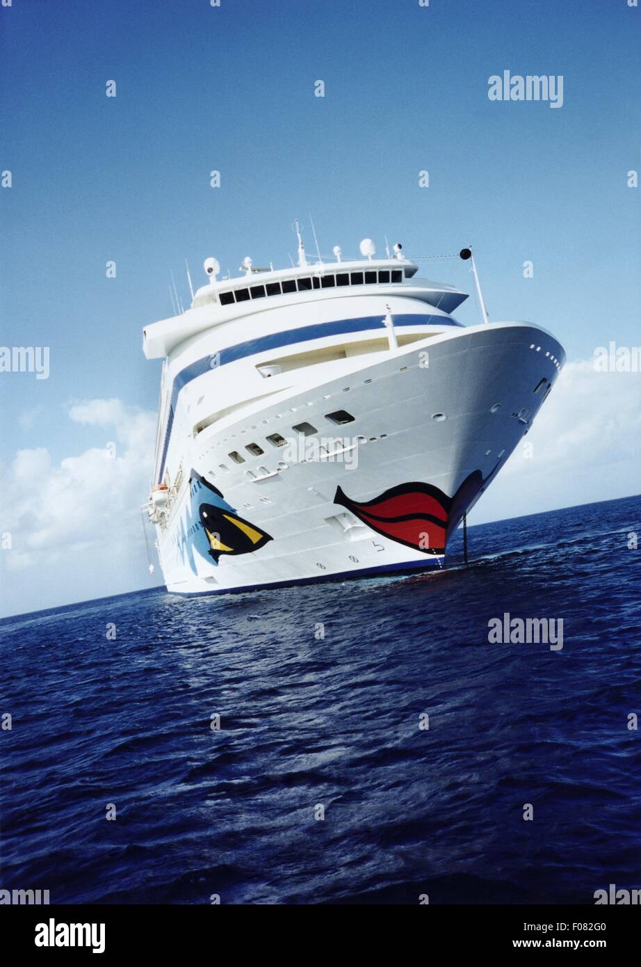 Club Schiff Aida Auf Hoher See Low Angle View Stockfoto