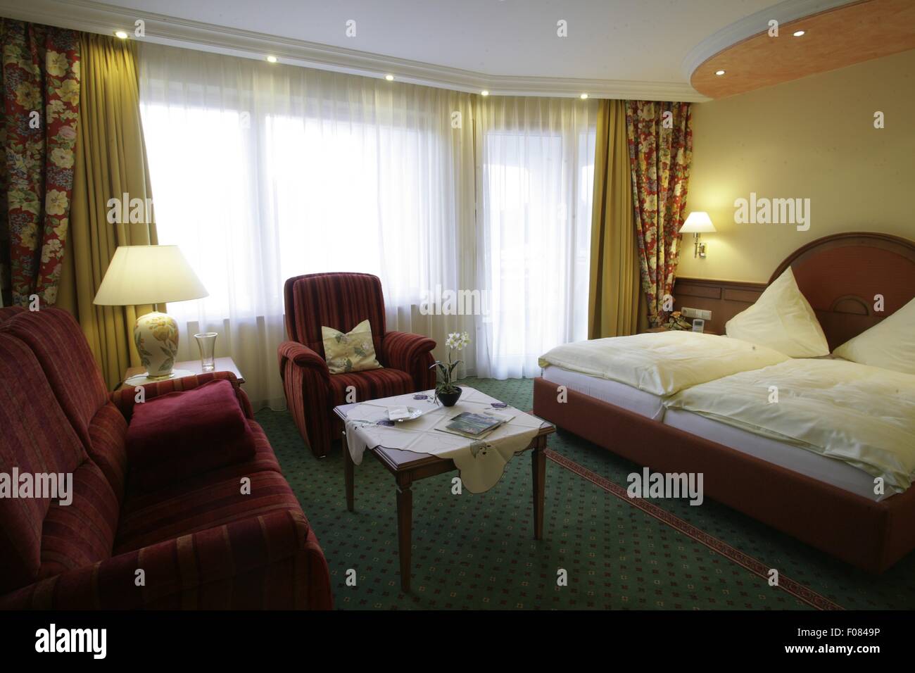 Ansicht des Schlafzimmers im Elztalhotel Black Farm, Deutschland Stockfoto