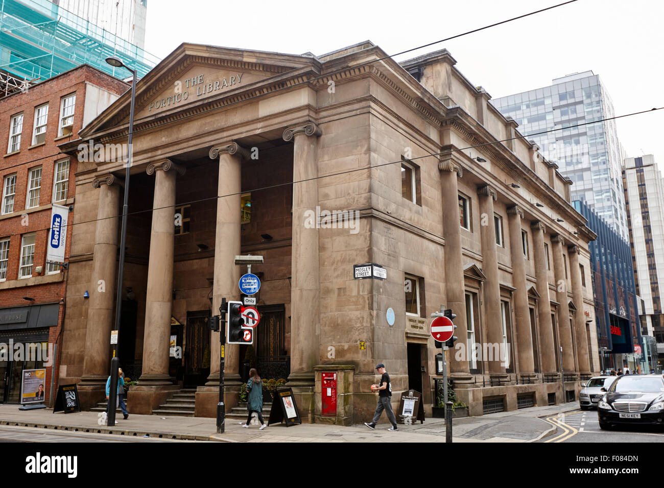 der Portikus Bibliotheksgebäude Manchester England UK Stockfoto