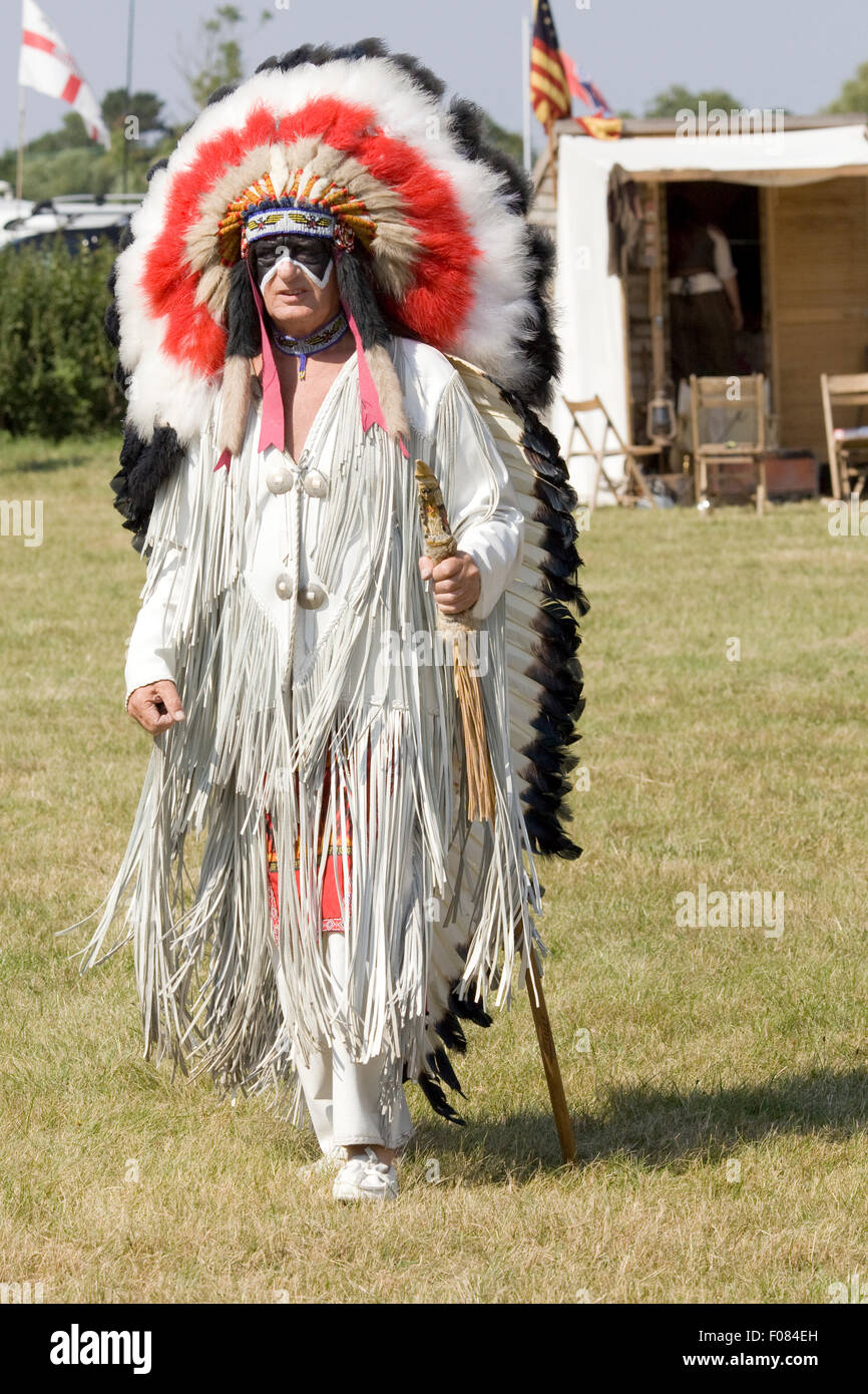 Mann als einem indianischen Häuptling verkleidet Stockfoto