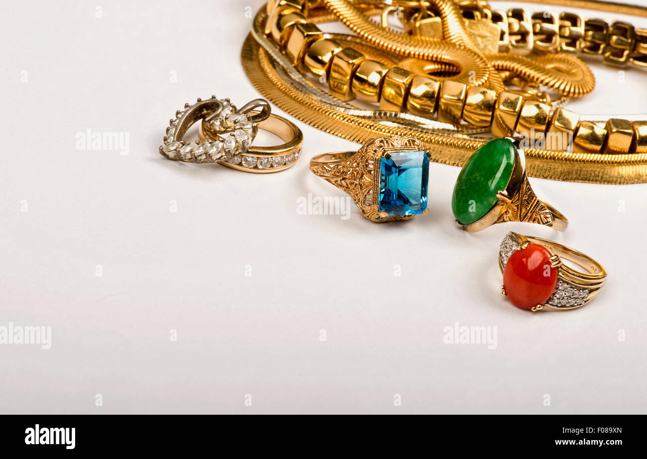 Schrott, Goldschmuck mit Platz für Ihre Shop-Werbung. Stockfoto