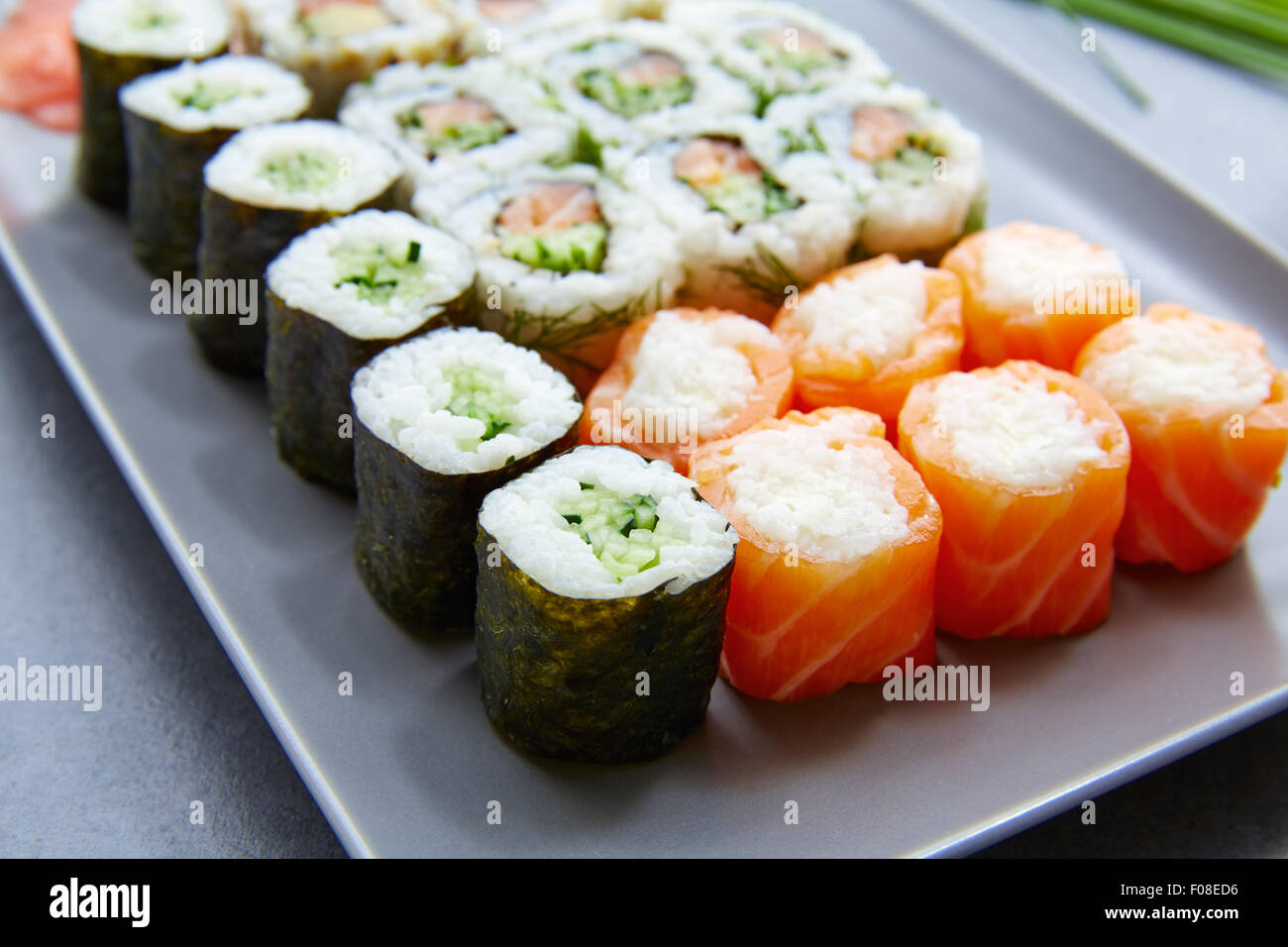 Sushi Maki und Niguiri California roll Essen Stockfoto