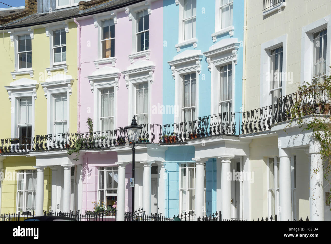 Farbenfrohe Terrasse beherbergt, Chalcot Crescent, Primrose Hill, London Borough of Camden, London, England, Vereinigtes Königreich Stockfoto