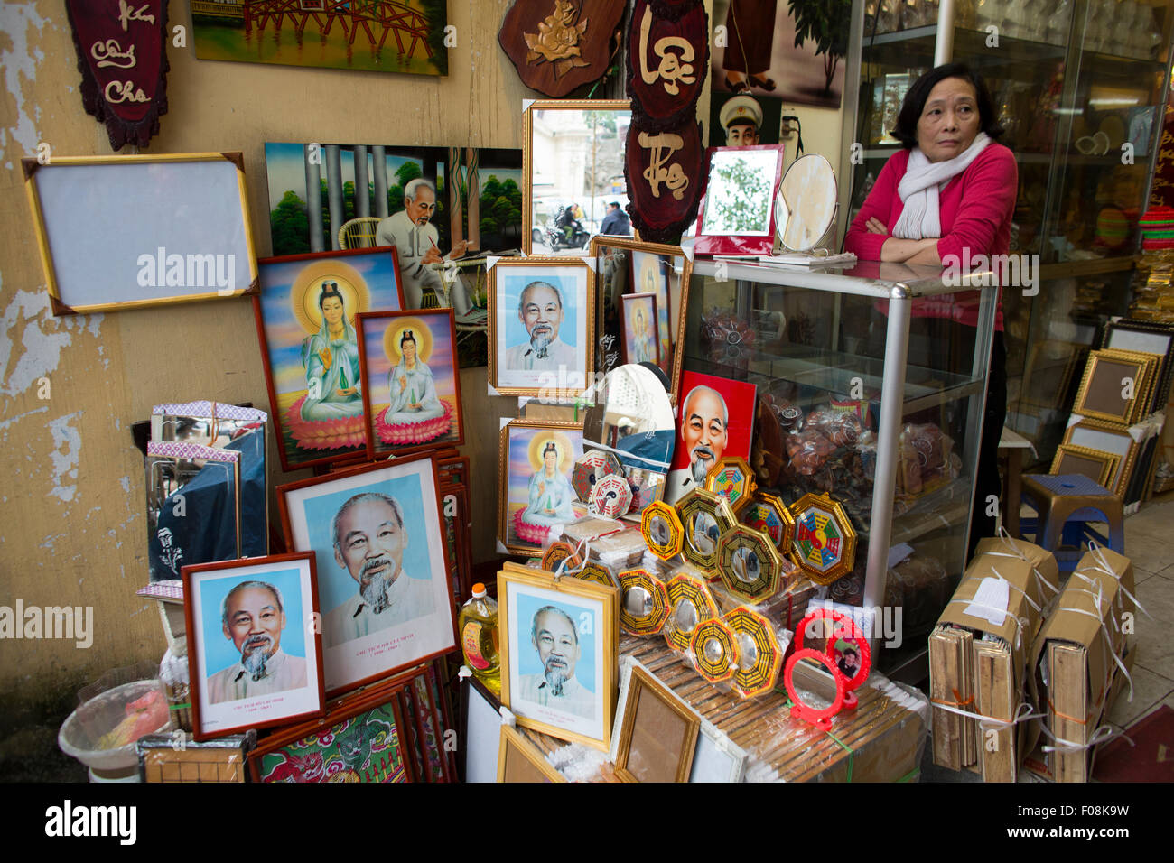 Geschäft mit Porträts von Vietnams erste Präsident Hồ Chí Minh Stockfoto