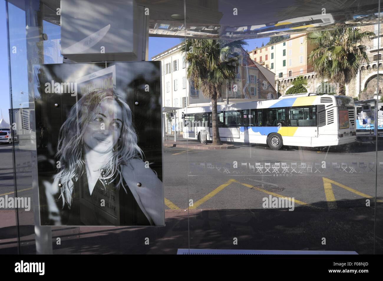 Frankreich, Côte d ' Azur, Cannes: Bushaltestelle mit Porträts von berühmten Film-Schauspieler Stockfoto