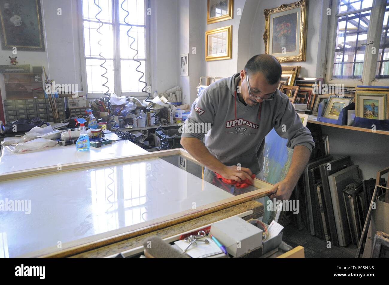 Mailand, (Italien), Artisan Einrahmer und Restaurator von Möbel Stockfoto