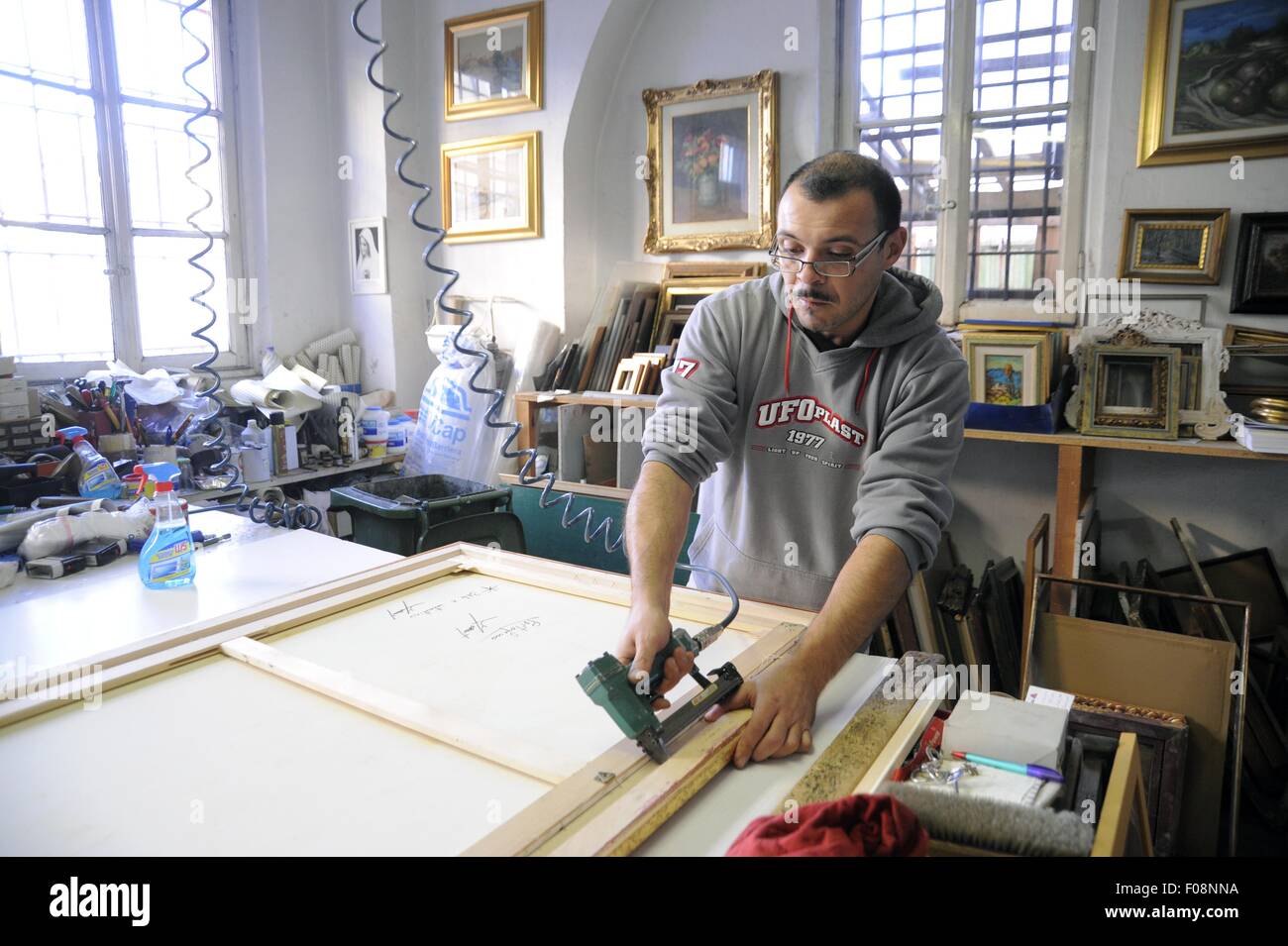 Mailand, (Italien), Artisan Einrahmer und Restaurator von Möbel Stockfoto