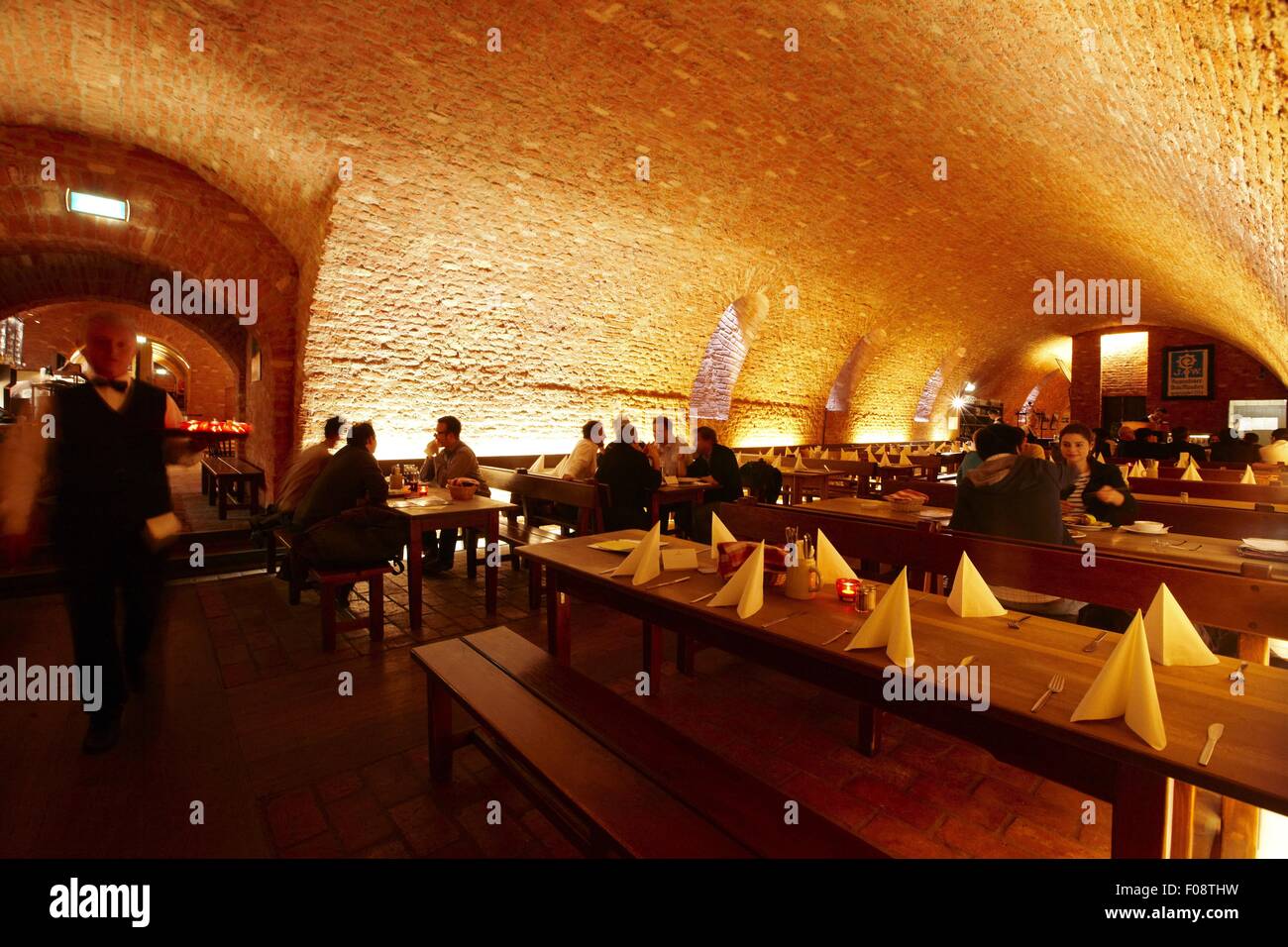 Menschen Essen im Augustiner Keller, München Stockfoto