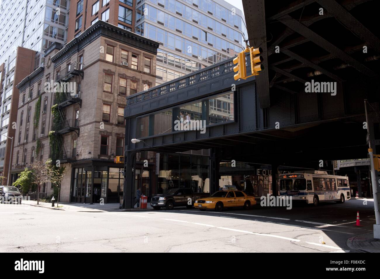 Hochspannungsleitung Bereich und Straße von New York, USA Stockfoto