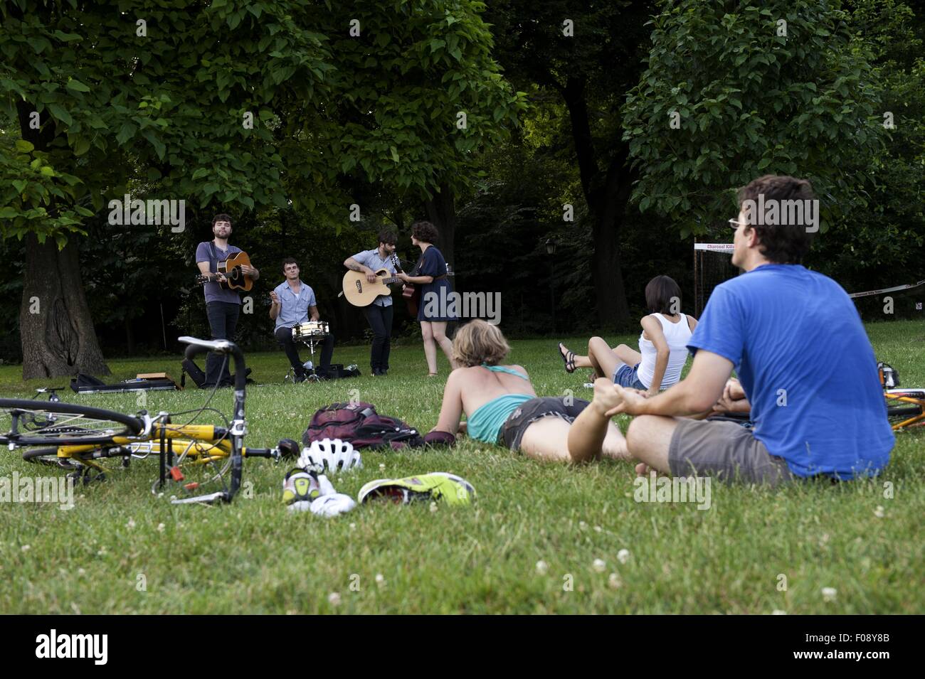 Menschen entspannen im Prospect Park in Brooklyn, New York, USA Stockfoto