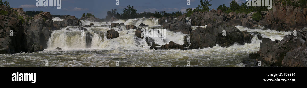Panoramablick auf die großen Wasserfälle des Maryland Potomac River. Stockfoto