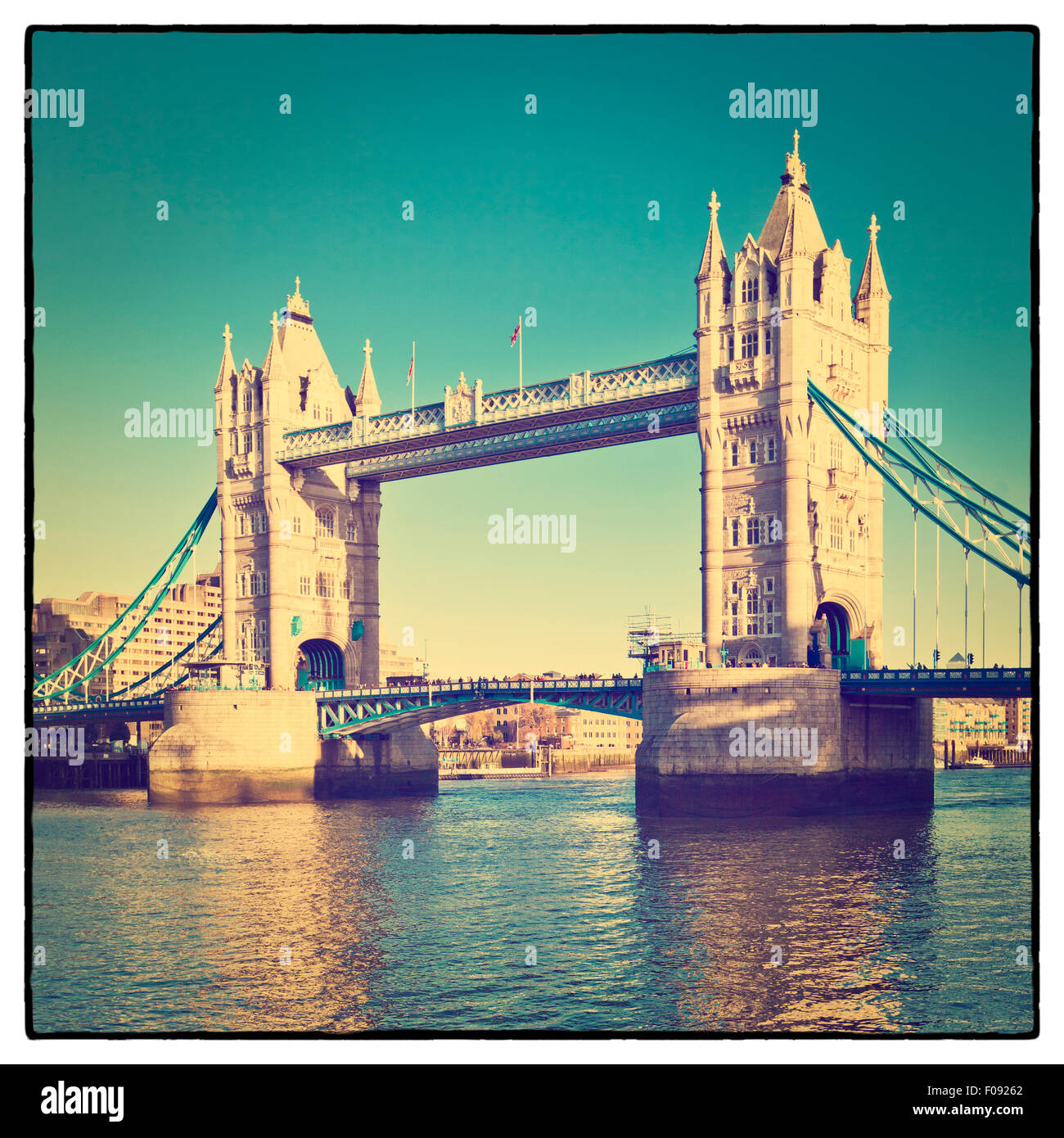 Tower Bridge in London mit Instagram Effektfilter Stockfoto