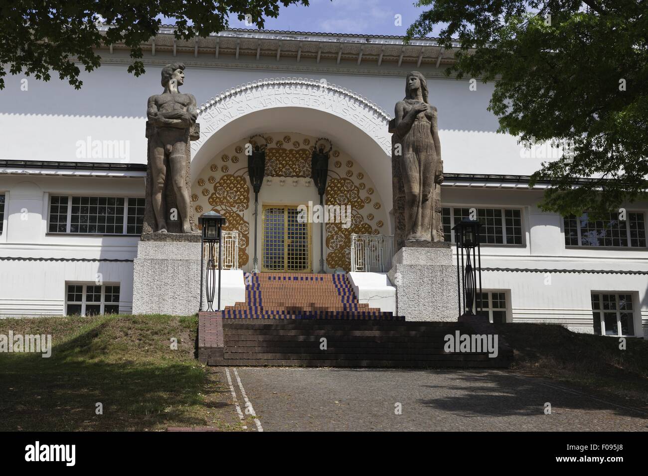 Eingang des Museum Kunstlerkolonie in Darmstadt, Deutschland, niedrigen Winkel Ansicht Stockfoto