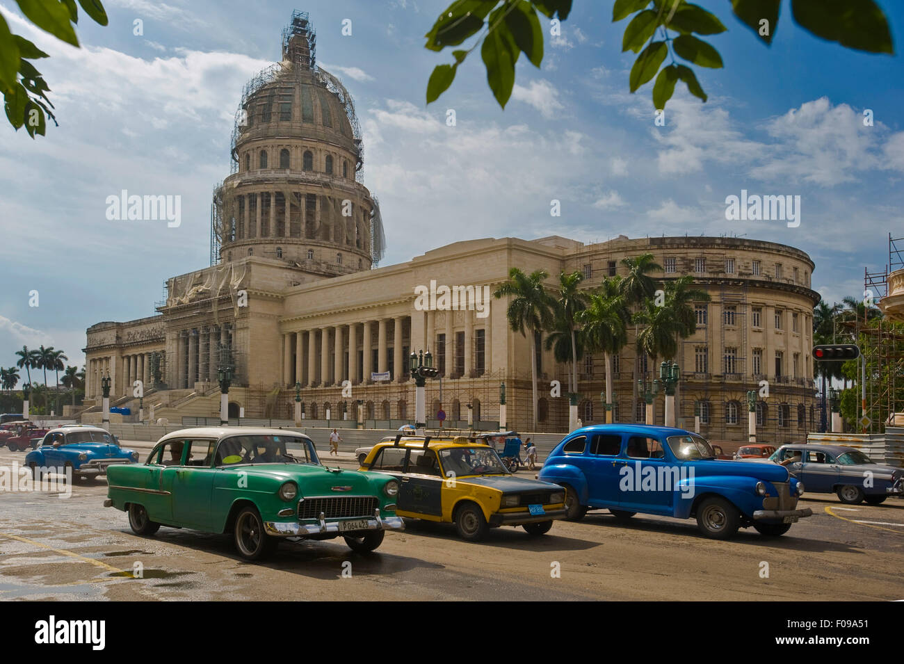 Horizontale Straßenansicht des National Capitol Building in Havanna, Kuba. Stockfoto