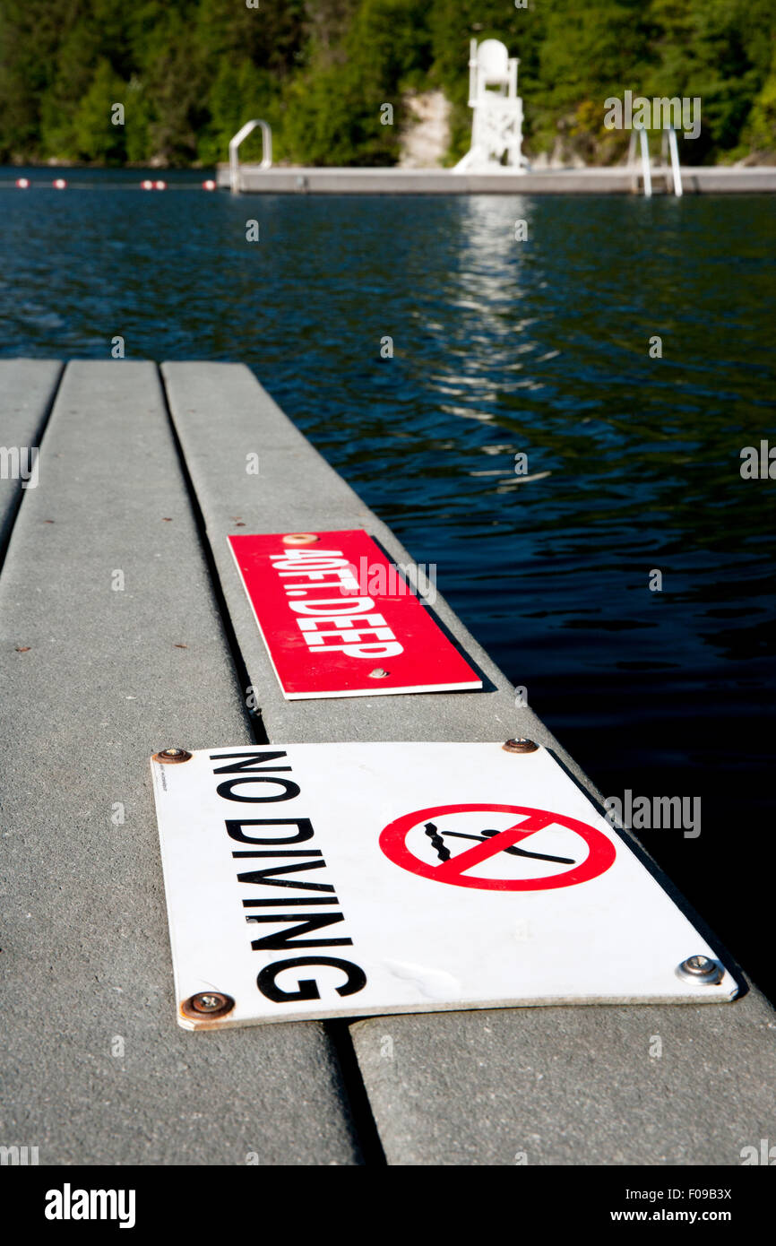 Kein Tauchen Zeichen auf Dock - Mohonk Mountain House, New Paltz, Hudson Valley, New York, USA Stockfoto