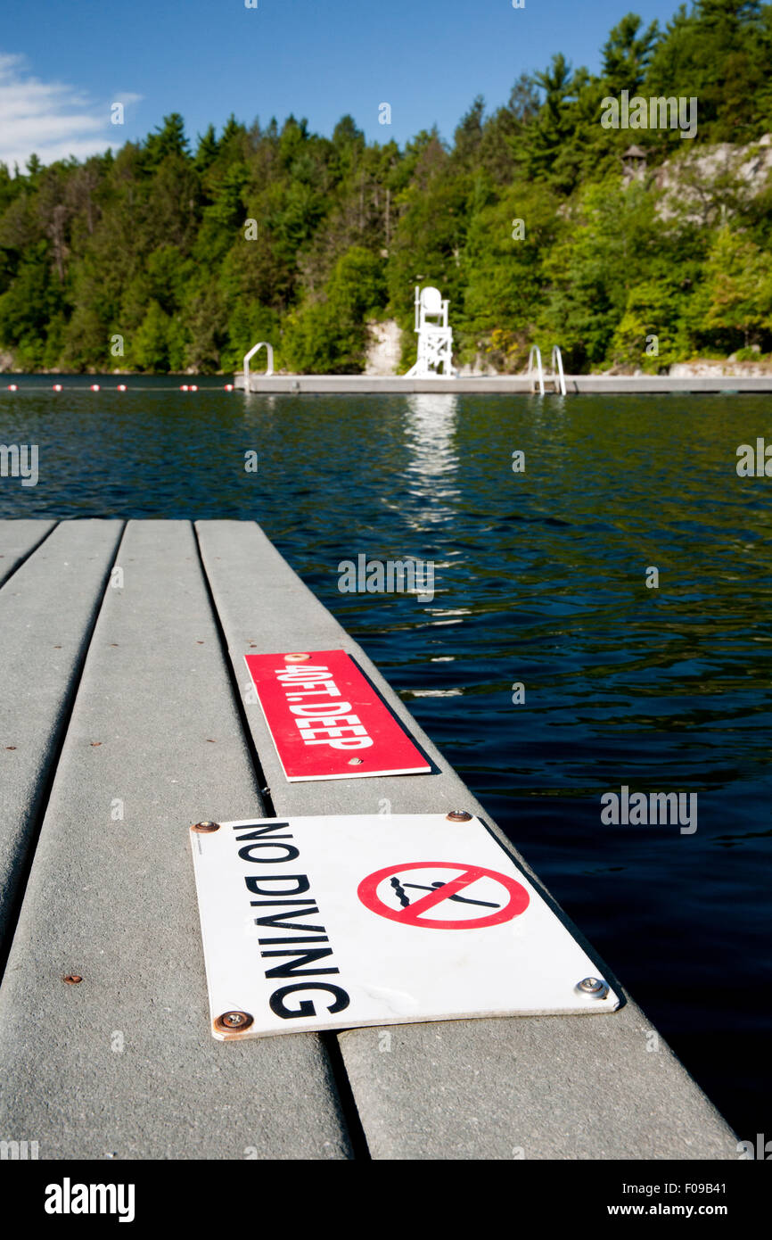 Kein Tauchen Zeichen auf Dock - Mohonk Mountain House, New Paltz, Hudson Valley, New York, USA Stockfoto