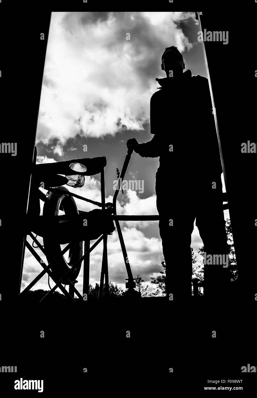 Lenkung Kanalboot betrachtet aus, im Inneren des Bootes (Mono) Stockfoto