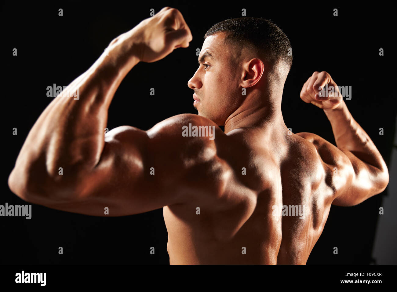 Männlichen Bodybuilder Muskeln, Seitenansicht Stockfotografie Alamy