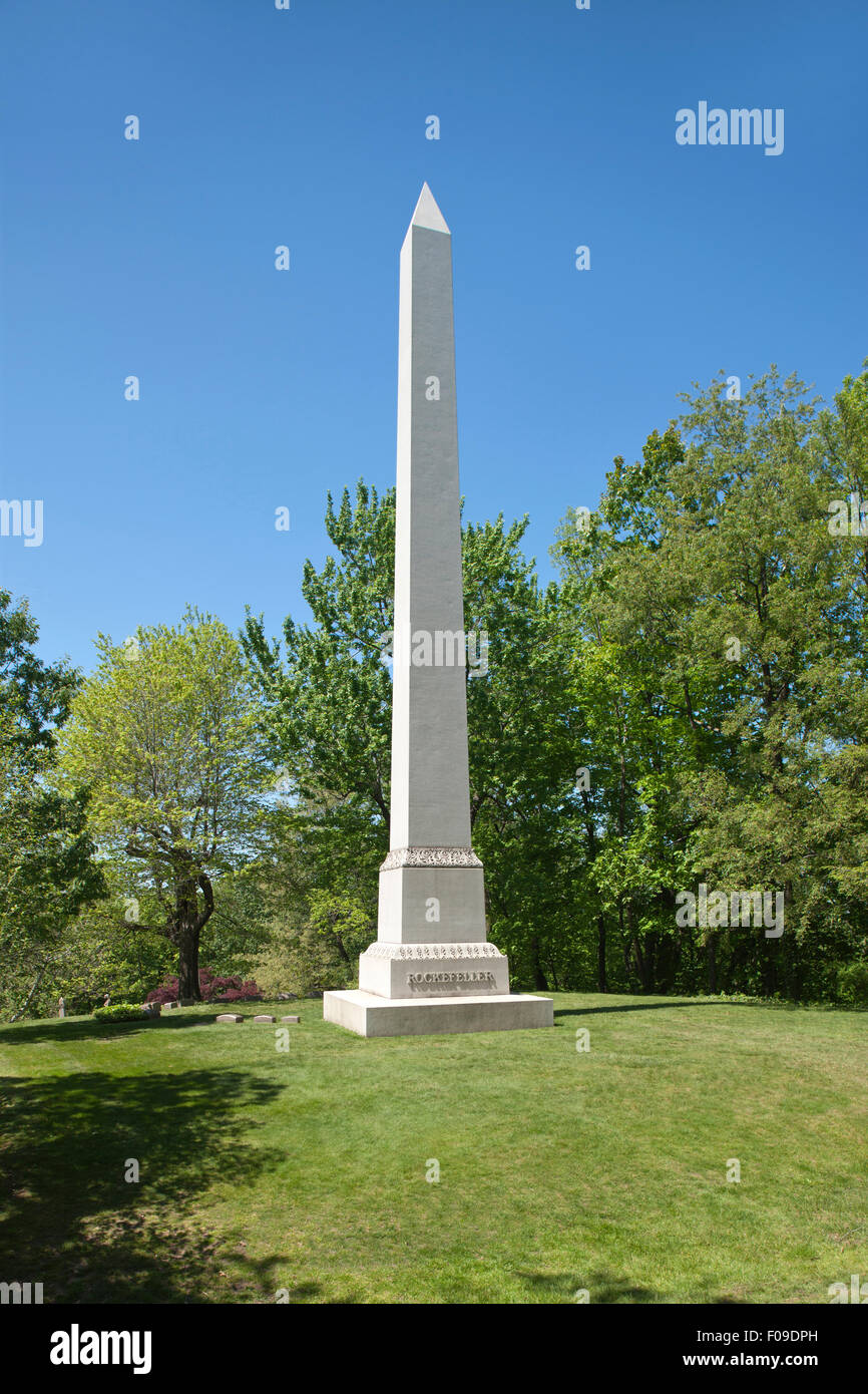 ROCKEFELLER FAMILIE BEERDIGUNG PLOT JOHN D ROCKEFELLER OBELISK LAKE VIEW CEMETERY CLEVELAND OHIO USA Stockfoto