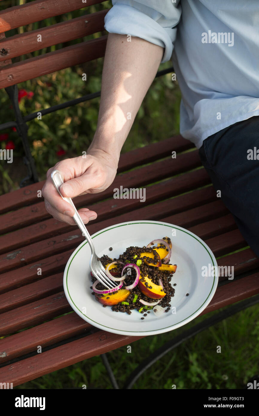 Gartenbank aus holz Fotos und Bildmaterial in hoher Auflösung Alamy