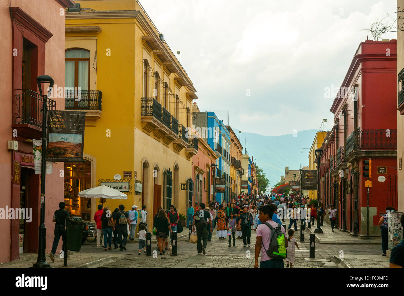 Koloniale Gebäude auf Macedonio Alcala, Oaxaca, Mexiko Stockfoto