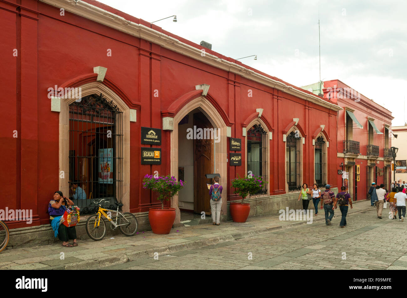 Koloniale Gebäude auf Macedonio Alcala, Oaxaca, Mexiko Stockfoto