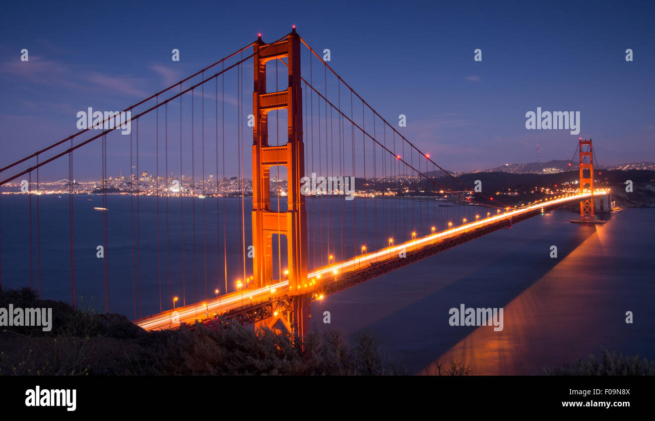 Dämmerung über Golden Gate Bridge Stockfoto