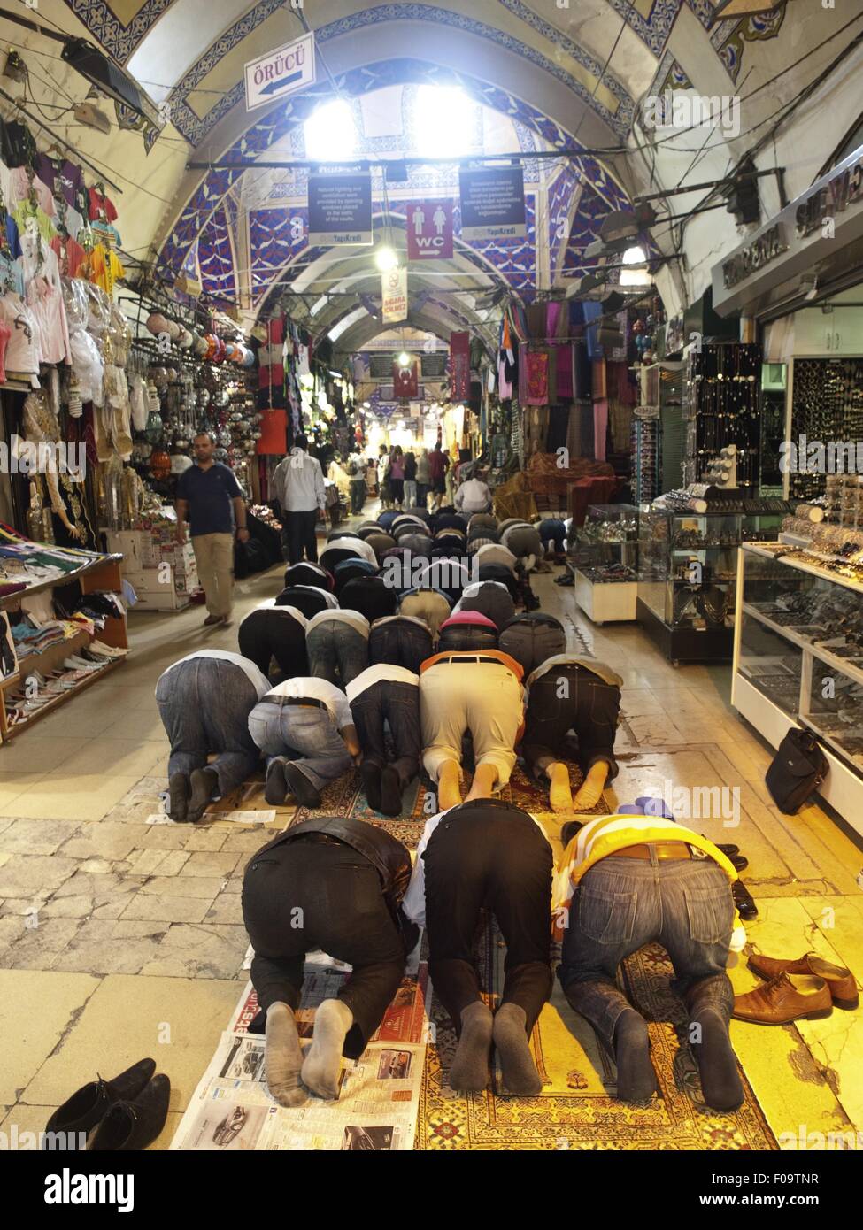 Menschen beten in Beyazit, Grand Bazaar, Beyazit Eminonu, Istanbul Stockfoto