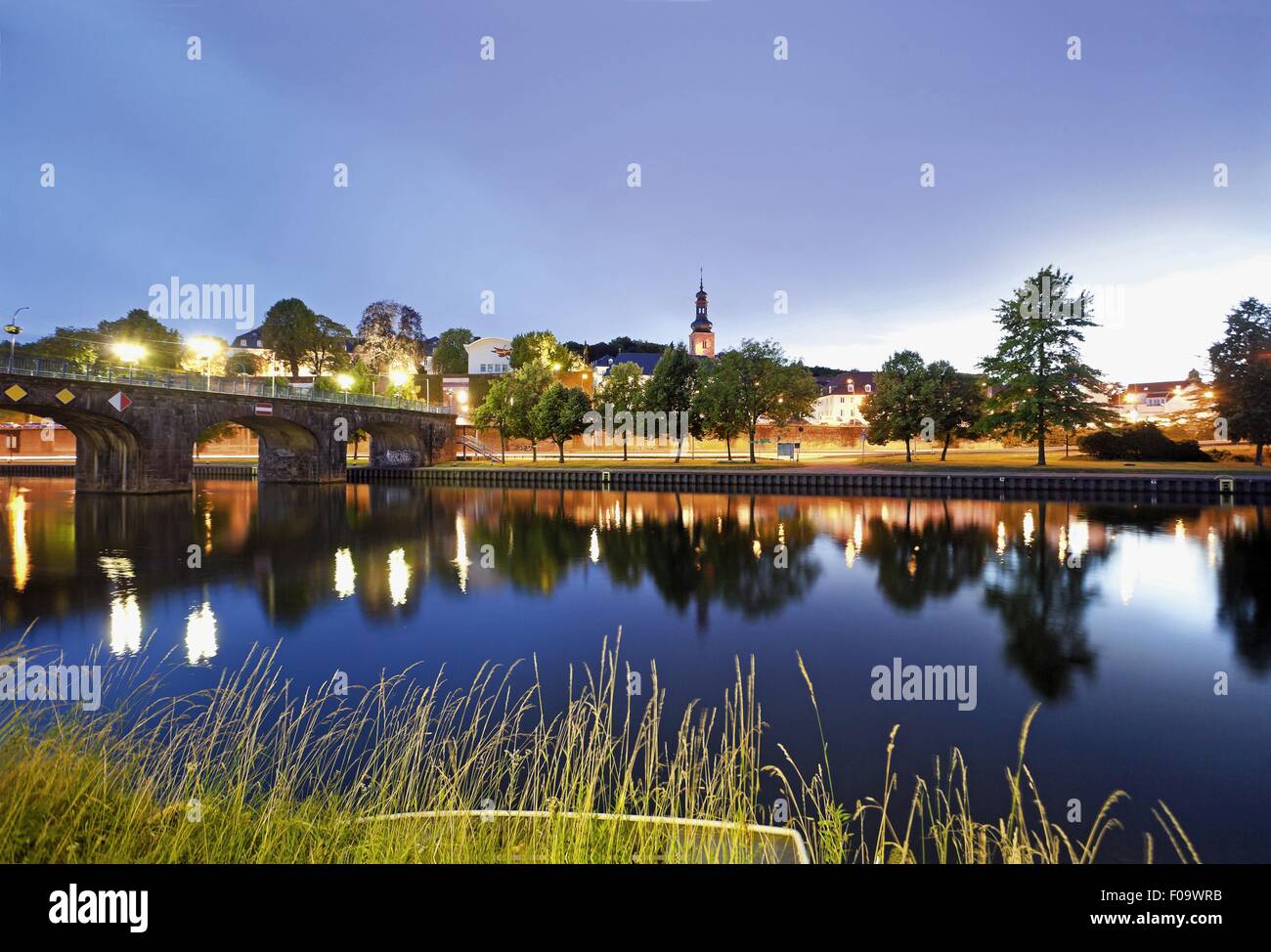 Anzeigen der alten Brücke und der Berliner Promenade in Saarbrücken, Saarland, Germany Stockfoto