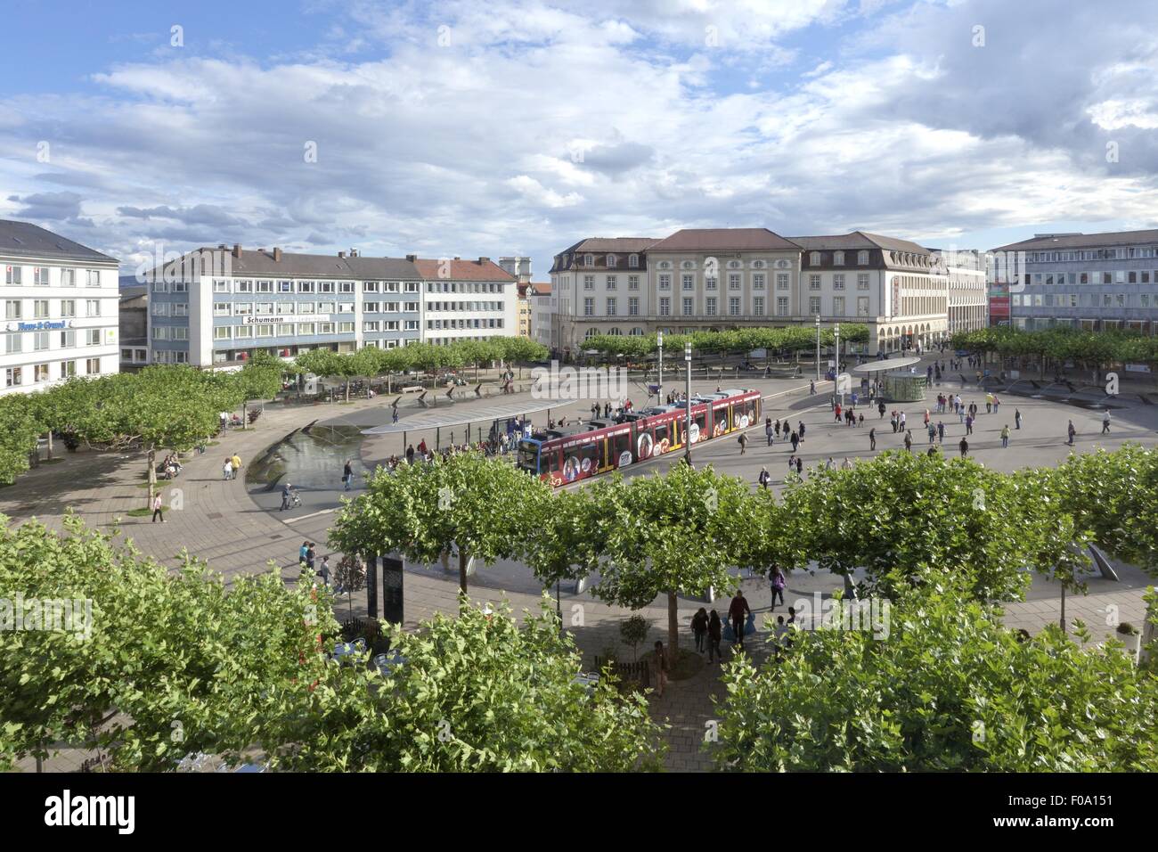 Fußgänger auf Royal Square Downtown, Kassel, Hessen, Deutschland Stockfoto