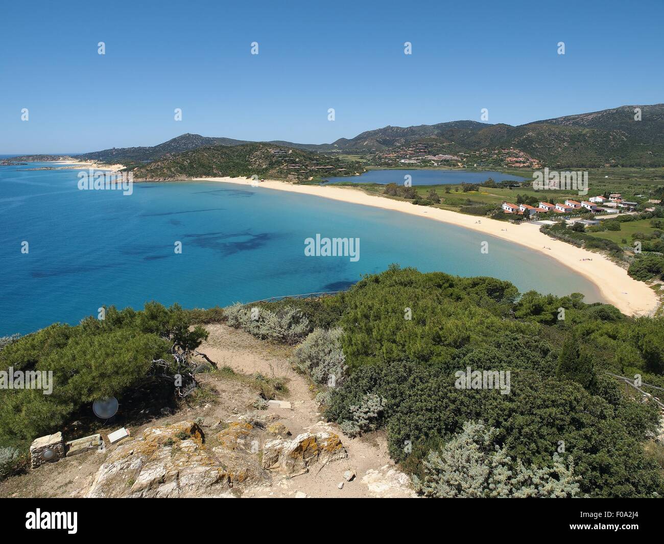 Blick auf Strand Baia Chia auf der südlichen Küste von Sardinien, Italien Stockfoto