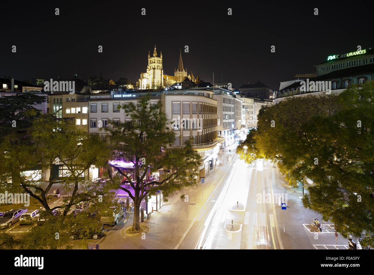 Blick auf belebten Haupteinkaufsstraße, Genf, Schweiz Stockfoto