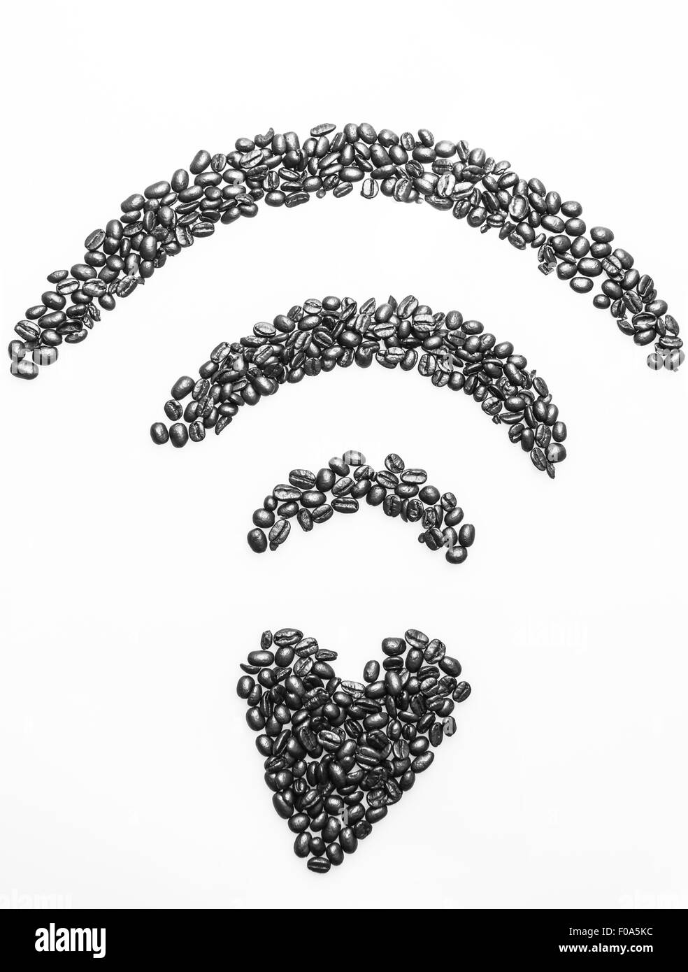 WiFi Internet Verbindungssymbol gemacht mit Kaffeebohnen Stockfoto