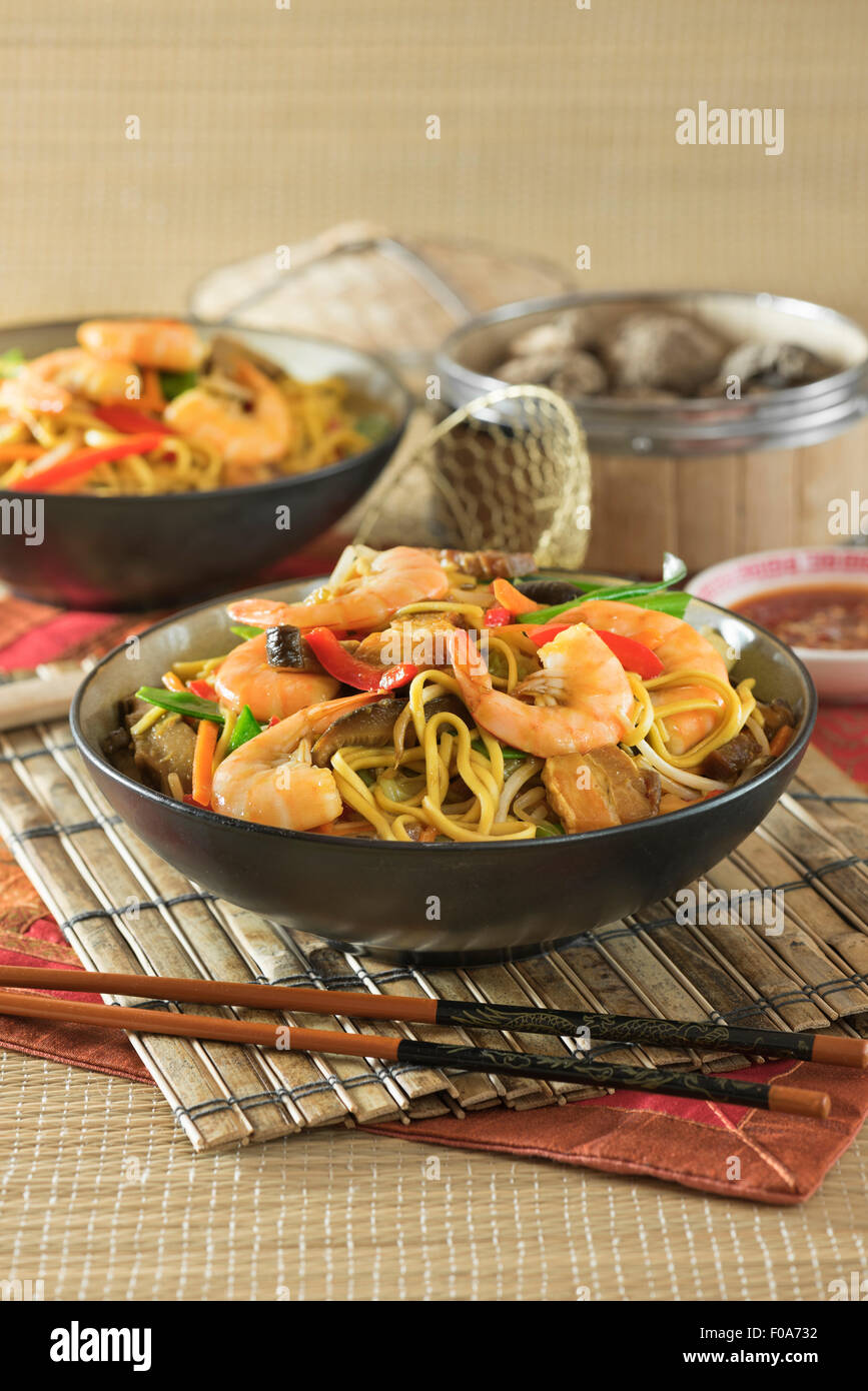 King Prawn Chow Mein. Garnelen gebratene Nudeln. Chinesisches Essen Stockfoto